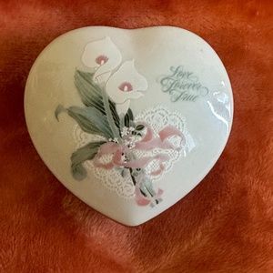 Heart Shaped Jewelry/Trinket Box w/Cala Lilly by Applause The Good Company